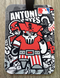 [돌돌] Antonio-Pirate-LUGGAGE-TAG-01 안토니오 해적 야구 해골 캐릭터 그래픽 디자인 여행 가방 캐리어 네임택 러기지택 캐리어택 이름표 